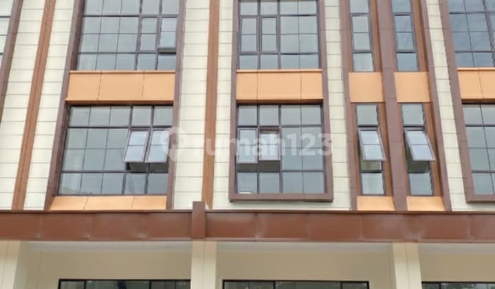 Ruko Conifera 3Lt 10X15 150M Metland Menteng Cakung Jakarta Timur