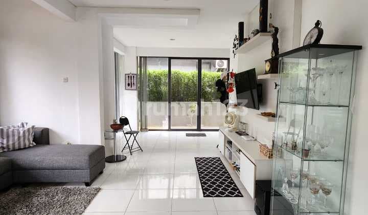 Rumah 2 Lantai di Ozon, Bintaro, Jakarta Selatan
