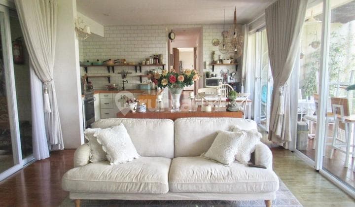 Rumah Villa di Dago Village Bandung..