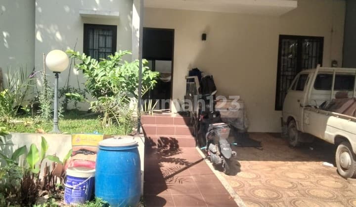 Minimalist House in Istana Sudirman Regency