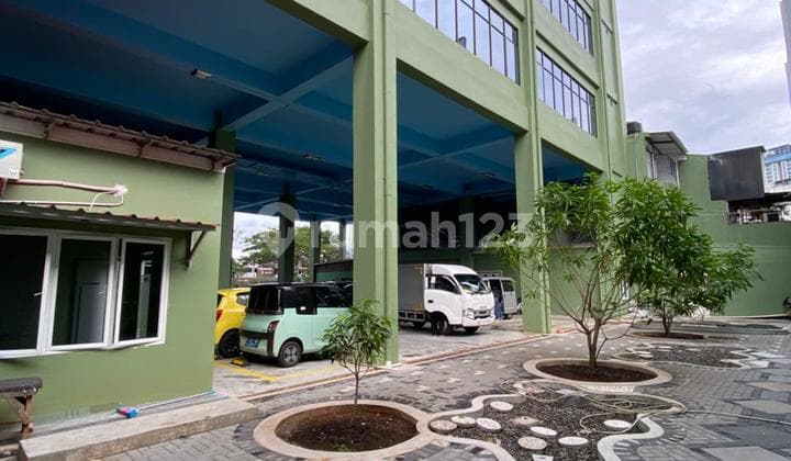 DISEWAKAN -Gedung di Jalan Panjang Sunrise Garden.bagus.wow.sewa per lantai..Lt. 1 luas 550m2 Lt. 2 luas 600m2