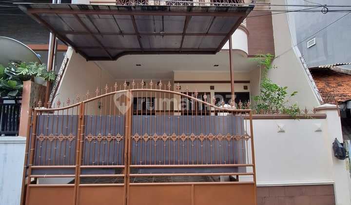 Rumah Dijual Cepat di Duri Kepa. Semifurnished.bagus.jarang Ada.bu Luas Tanah : 6X15 M2