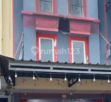 Disewakan!! Ruko Pinggir Jalan Utama Row Jalan 4Mobil di Bulevard