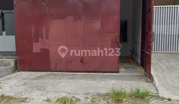 Dijual Rumah Gudang dengan Row Jalan 3 Mobil di Harapan Indah