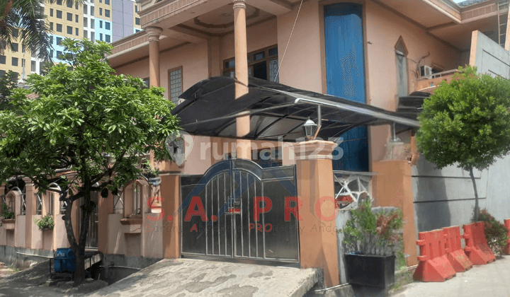 Hot Price!! Rumah 2 Lantai Hook Luas 500M2 di Jakarta