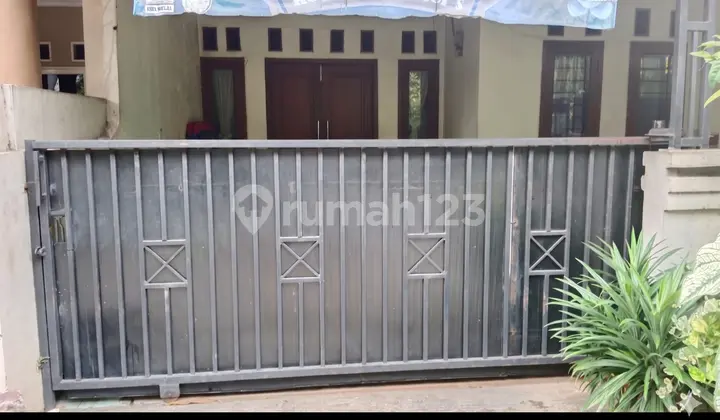 House in Perumnas 2, Close Access to Toll Road and Station 73769 Iwn