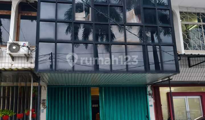 Dijual Ruko Strategis 2,5 Lantai Siap Huni di Karang Tengah