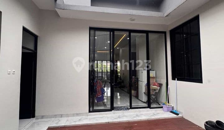Dijual Rumah Mewah 2 Lantai Siap Huni di Villa Melati Mas