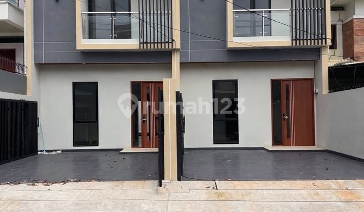 Dijual Rumah 2 Lantai Siap Huni di Kav Dki Jakarta Barat