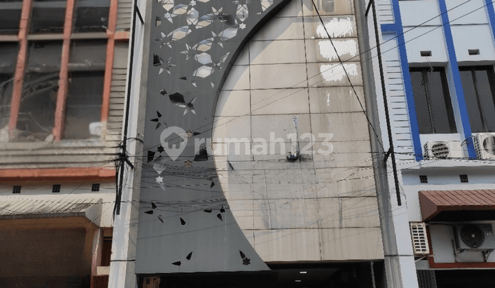 For Sale Strategic 4-Storey Shop House With Lift In Sutra Niaga, Serpong