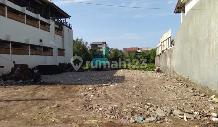 Lokasi Hanya 400 Meter Dari Pantai Batu Bolong. Bagus Untuk Villa. Restoran. Area Yang Sangat Berkembang Untuk Akomodasi Pariwisata