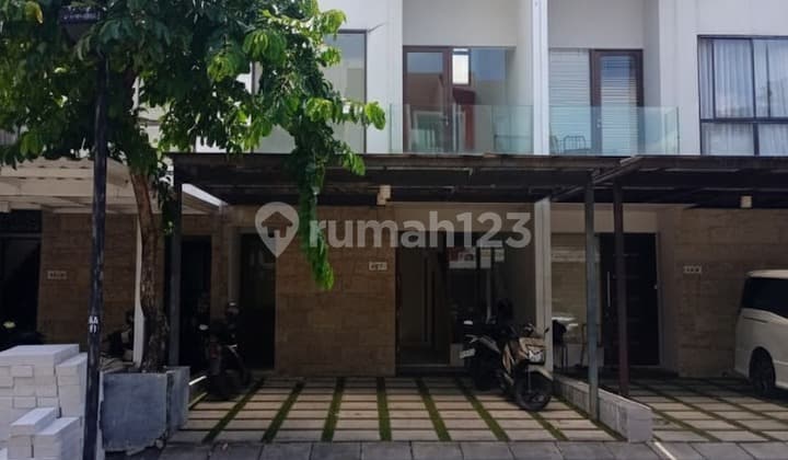 For Sale Ready-to-Occupy Strategic House in Graha Natura Surabaya Ma 439
