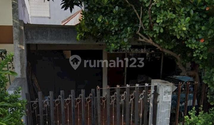 For Sale: Strategic Land-Counted House in Manyar, Surabaya City, Land Area 22