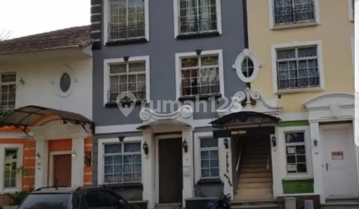 Dijual Town House dua lantai di Town House Taman Paris Lippo Karawaci ******** furnish