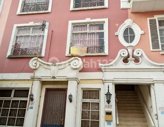 Disewakan Town house Taman Paris dua lantai di lantai 2 dan 3 Full furnish