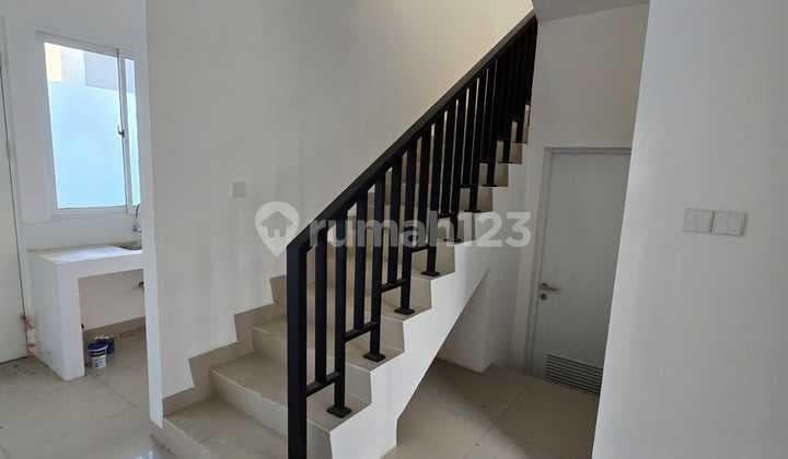 Disewakan Rumah 2Lt Siap Huni Cluster Yarra, Jgc