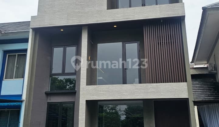 Dijual Rumah Bangunan Mandiri 3lantai Di Alam Sutera