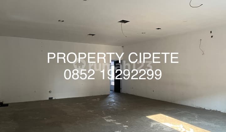 Ruko Disewa di Cipete, bisa Buat Kantor. Lantai Atas