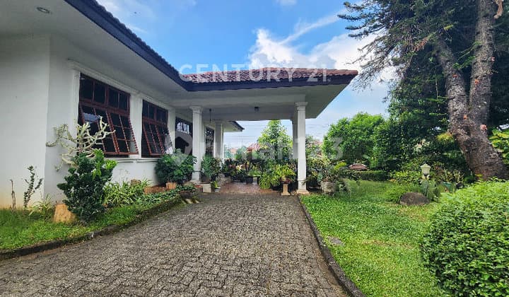 Luxurious House in Cinere, Suitable for Living and Investment