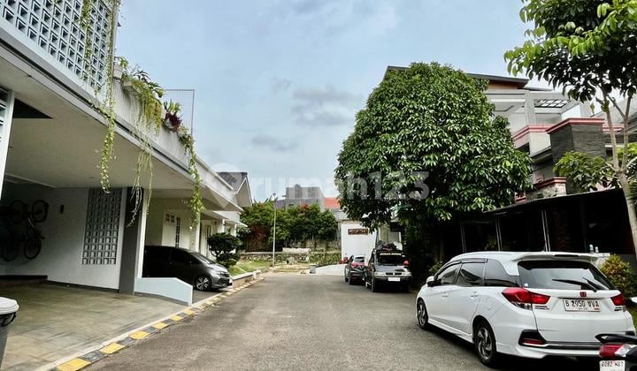 Rumah Terawat di Cluster Valencia Graha Raya Bintaro