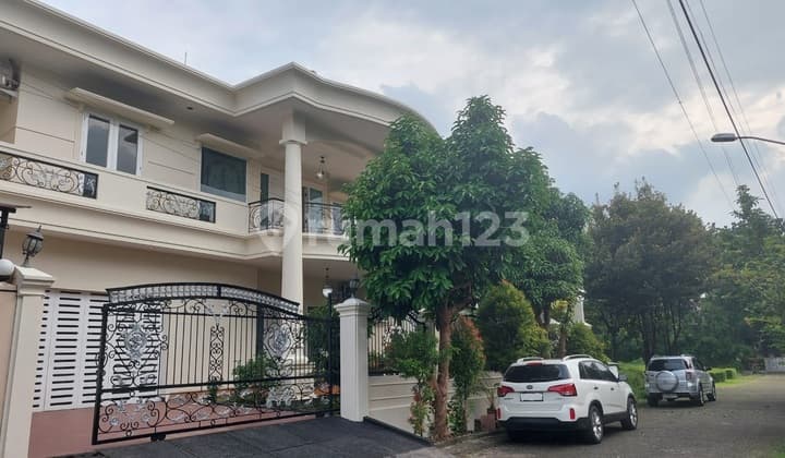 Rumah Besar 2 Lantai di Komplek Pinguin Bintaro Sektor 3