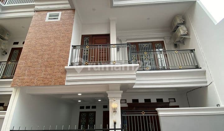 Rumah 3 Lantai di Cluster Giant Residence Pdk Betung