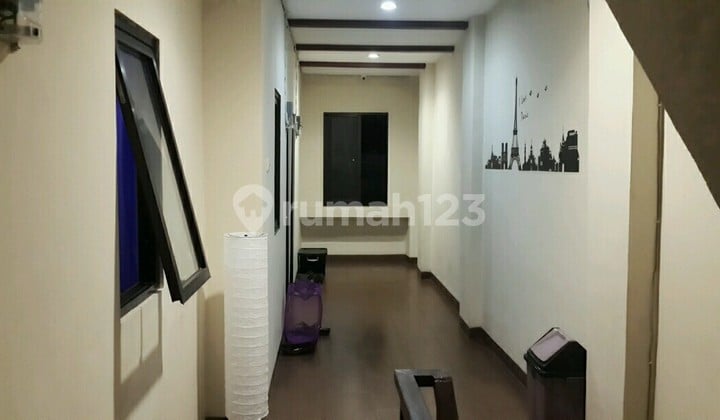 Kost 20 Kamar dijual di jalan Hayam Wuruk