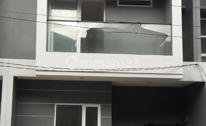 Rumah Baru Siap Huni Di Meruya Selatan Jakbar