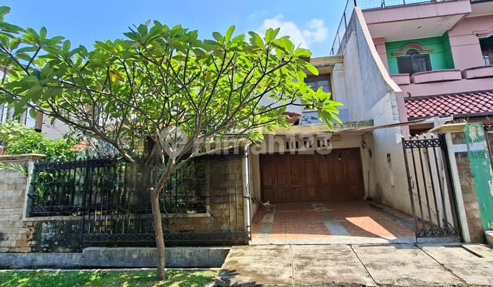 Rumah Besar Dengan Halaman Belakang Di Taman Rempoa Indah