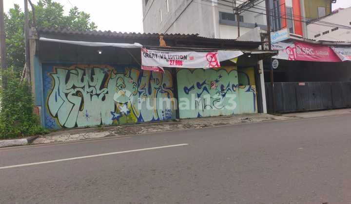 Rumah Tua Pinggir Jalan Raya Dekat Stasiun Lempuyangan Jogjakarta
