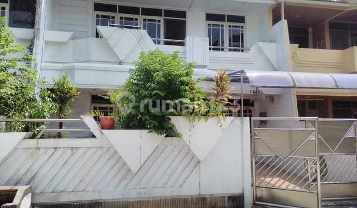 Rumah Siap Huni Di Green Garden Jakarta Barat