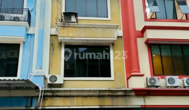 Komplek Pertokoan Dan Kantor Gateway Budaran Aloha Waru Sidoarjo