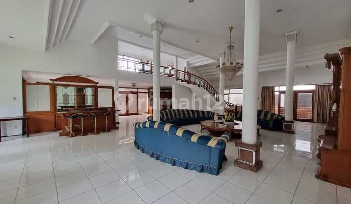 Rumah komplek setramurni dengan layout leluasa dekat pvj mall,kampus maranatha,tol pasteur