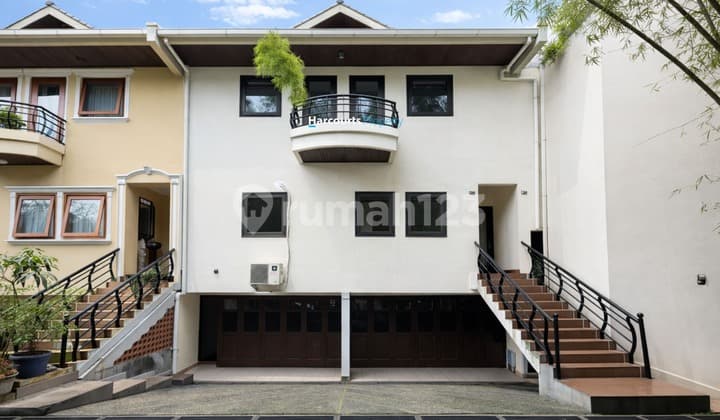 Dijual/Disewa Townhouse Klasik 2 Lantai Area Jl. Kemang Utara