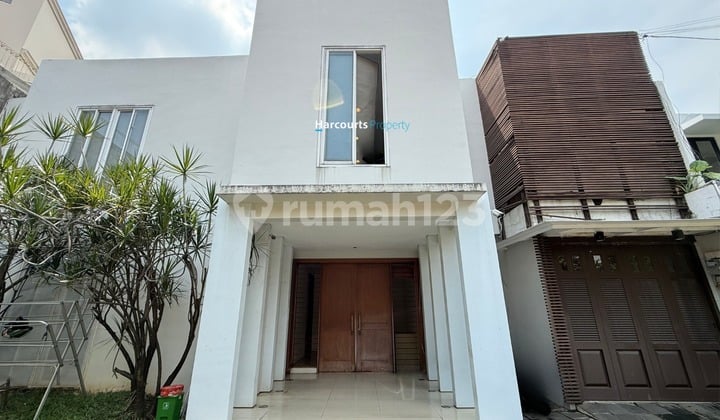 Dijual Rumah Modernlingkungan Tenang Area Scbd Jl. Tulodong Bawah Kebayoran Baru