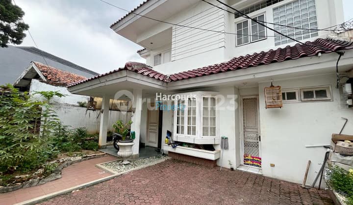 For Sale House in a Quiet Neighborhood Area on Jl. Mendawai, Kebayoran Baru