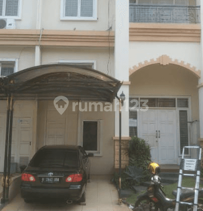 Rumah Mutiara Mediterania Resident