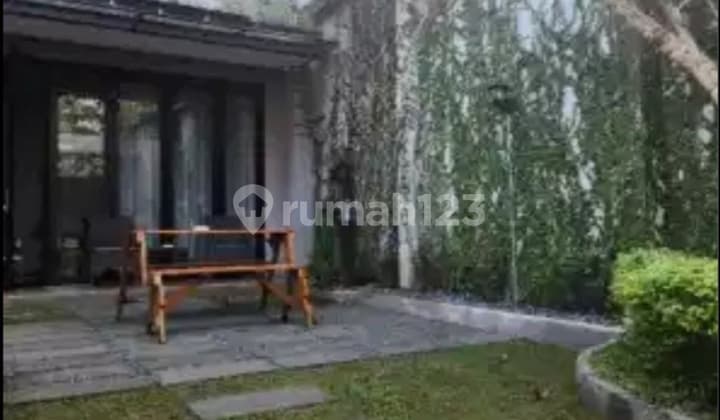 Beautiful House with Swimming Pool in Golf Arcamanik Endah Antapani Bandung City