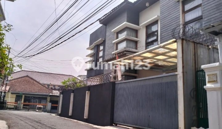 Rumah Minimalis Modern Dalam Komplek Favorit Dekat Gedung Sate