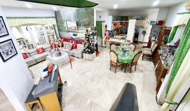 Wajib Disurvey! Lokasi Spesial - Potensi View Terbuka Hijau - Tidak Berhimpitan Rumah Tetangga - Layout Plong, Fungsikan Ruang Sesuai Keinginan di Puri Indah Kembangan, Dekat Permata Buana , Taman Aries, Sekolah Notredame, Puri Kencana, Puri Media, Duri K