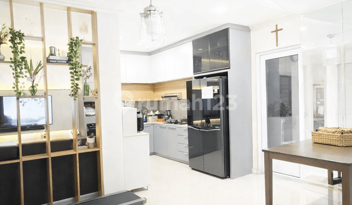 Worth It Banget! Sudah Renov, Interior, Carport 2 Mobil, Full Kanopi Carport dan Teras, Siap Huni Langsung Masuk , Row Jalan Besar , Symphonia Rossini Dekat Cluster Verdi Faraday Louise Pascal Volta Latigo Bohemia Malibu Omaha Samara Vivaldi Michelia Trim