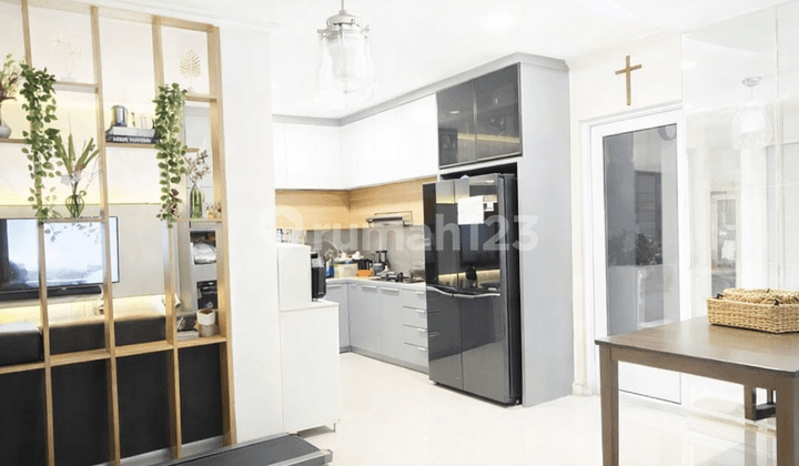 Worth It Banget! Sudah Renov, Interior, Carport 2 Mobil, Full Kanopi Carport dan Teras, Siap Huni Langsung Masuk , Row Jalan Besar , Symphonia Rossini Dekat Cluster Verdi Faraday Louise Pascal Volta Latigo Bohemia Malibu Omaha Samara Vivaldi Michelia Trim