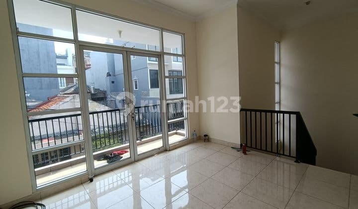 Rumah Rapih dan Siap Huni di Jelambar