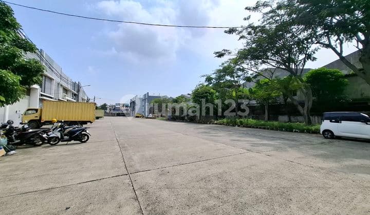 Neat Ready-to-Use Warehouse in Kapuk