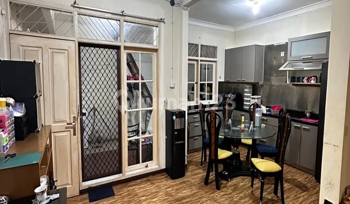 Rumah Permata Buana Luas 160 M2 Lingkungan Nyaman ! Harga Terbaik