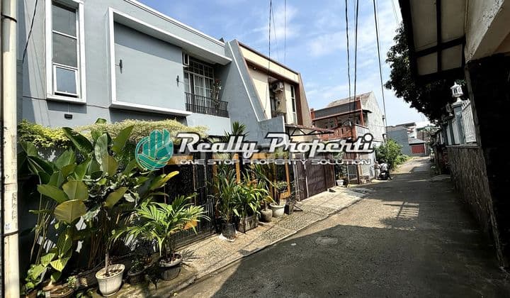 Rumah Dijual Semi Furnish Di Jln Raya Kodau Jatirahayu Pondok Melati Bekasi.