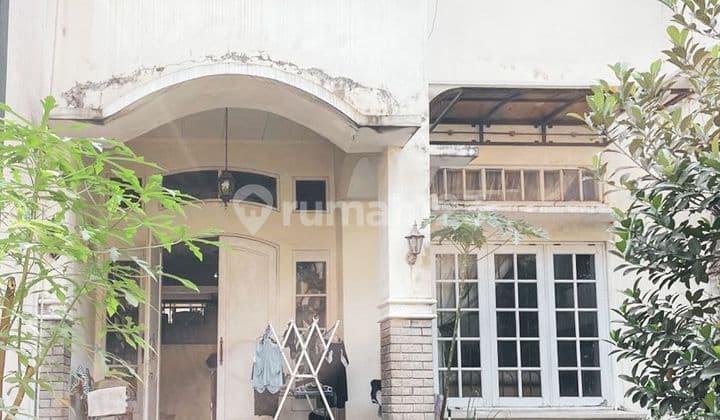 Rumah 3 lantai di Vila Jatibening tol bekasi