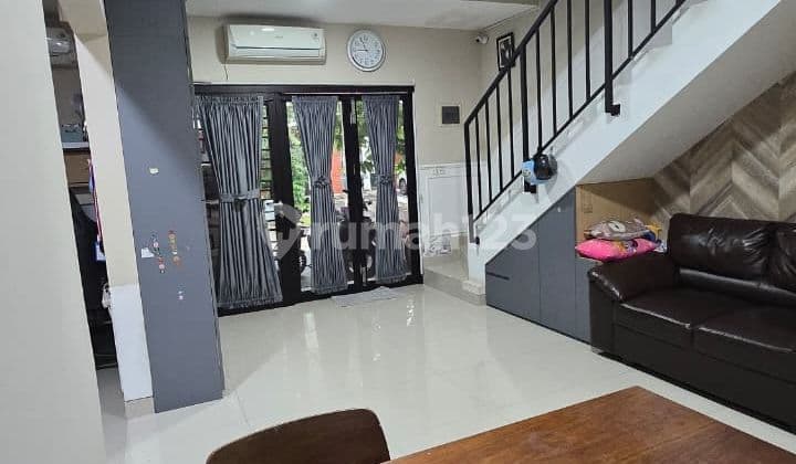 Rumah Cantik 3 Lantai Perumahan Vida Bekasi Cluster Botanica