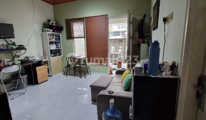 Rumah dengan letak Strategis di Cluster California, Jatikramat