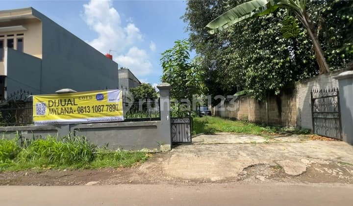Rumah dengan Halaman Sangat Luas Nyaman Adem Pondok Melati Bekasi